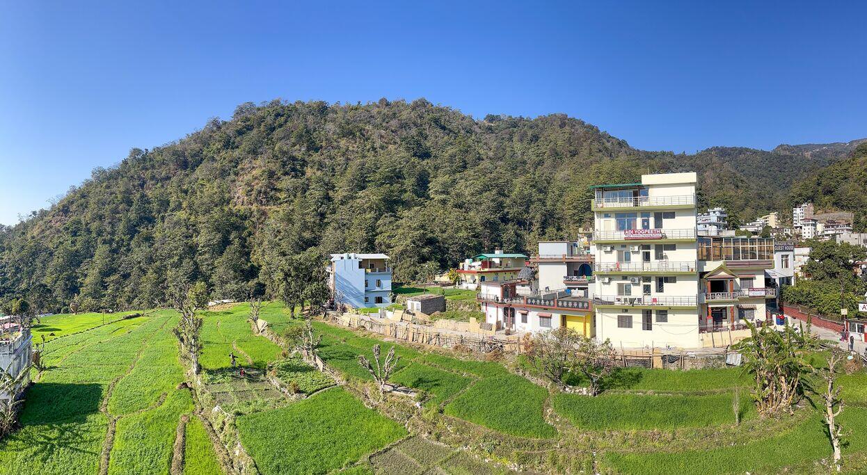 Adi Yogpeeth yoga school campus in Rishikesh