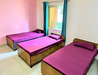 Triple shared room at Adi Yogpeeth yoga school in Rishikesh